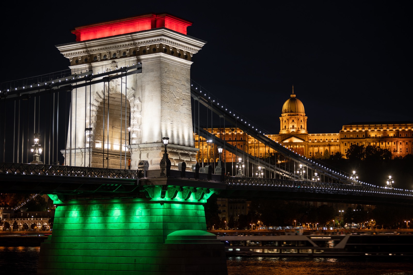 Széchenyi Chain Bridge, Budapest